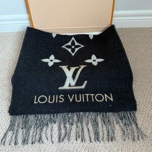 Louis Vuitton Cashmere Black and Grey Scarf (Women’s)